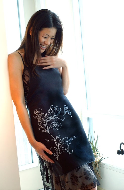 Domistyle Wild Orchid Apron in Black
